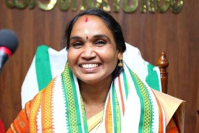 തൃക്കാക്കര മുനിസിപ്പൽ ചെയർ പേഴ്സൺ അജിത തങ്കപ്പൻ
