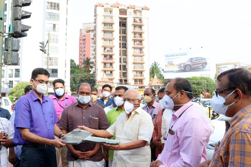  ജി എസ്  ടി സ്പെഷ്യൽ കമ്മിഷണർ ഡോ എസ്  കാർത്തികേയൻ അനെർട്ട് സി ഇ ഒ നരേന്ദ്രനാഥ് വെളുരി ഐ എഫ് എസ്, ചീഫ് ടെക്നിക്കൽ മാനേജർ അനീഷ് എസ് പ്രസാദ്, ടെക്‌നിക്കൽ മാനേജർ ജെ. മനോഹരൻ തുടങ്ങിയവർ ചടങ്ങിൽ പങ്കെടുത്തു. ഇതോടെ  അനെർട് സർക്കാർ സ്ഥാപനങ്ങൾക്ക്  കൈമാറുന്ന ഇലക്ട്രിക്ക് വാഹനങ്ങളുടെ എണ്ണം 119 ആയി.അനെർട്ട് മുഖേന ഗവൺമെൻറ് സ്ഥാപനങ്ങൾക്കും വകുപ്പുകൾക്കും ഇലക്ട്രിക് വാഹനങ്ങൾ ലീസിന് നൽകുന്ന പദ്ധതിയാണിത്. ആദ്യഘട്ടമായി നൂറിലധികം വാഹനങ്ങൾ ഇതിനോടകം തന്നെ നിരത്തുകളിൽ എത്തിക്കുവാൻ അനെർട്ടിന് സാധിച്ചു.