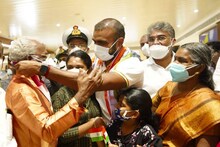 'അച്ചൻ കറവ പശുവിനെ വിറ്റ് നൽകിയ പണം കൊണ്ടാണ് ഹോക്കി കിറ്റ് വാങ്ങിയത്', വികാരാധീനനായി ഒളിമ്