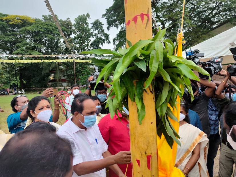  മൂന്ന് വർഷം മുൻപുണ്ടായ പ്രളയമായിരുന്നു ഈ ചരിത്രപ്രസിദ്ധ ഘോഷയാത്ര ആദ്യം മുടക്കിയത്.