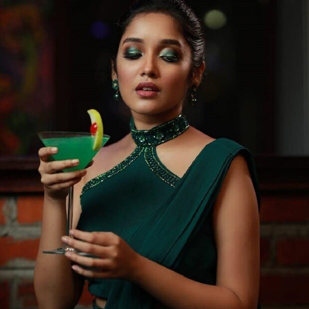   അനിഖ ഇപ്പോൾ തെലുങ്ക് സിനിമയായ ബട്ട ബൊമ്മയിലാണ് അഭിനയിക്കുന്നത്. നാഗാർജുന നിർമിക്കുന്ന ഈ ചിത്രം മലയാള സിനിമയായ കപ്പേളയിലെ റീമേക്കാണ്. ഇതു കൂടാതെ തമിഴിൽ വാസുവും അവൻ കർപിണികളും എന്ന ചിത്രത്തിലും അനിഖ അഭിനയിക്കുന്നു.