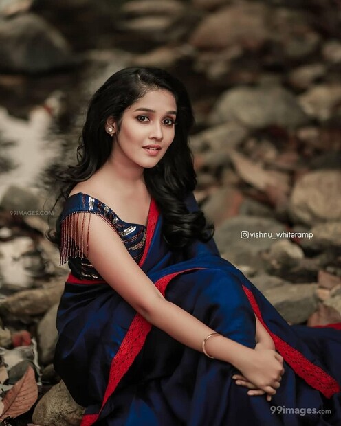  2013-ൽ 5 സുന്ദരികൾ എന്ന മലയാള ചിത്രത്തിൽ സേതുലക്ഷ്മി എന്ന കഥാപത്രത്തെ അവതരിപ്പിച്ചതിന് മികച്ച ബാലതാരത്തിനുള്ള കേരള സംസ്ഥാന ചലച്ചിത്ര അവാർഡ് ലഭിച്ചിരുന്നു.