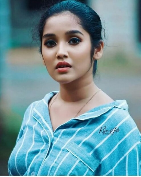  നടി അനിഖ സുരേന്ദ്രൻ (ചിത്രത്തിന് കടപ്പാട്: ഗൂഗിൾ)