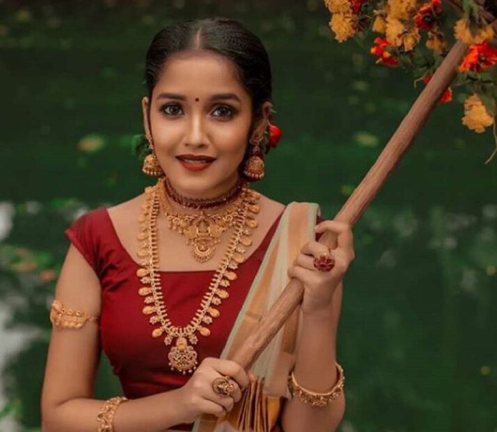  നടി അനിഖ സുരേന്ദ്രൻ (ചിത്രത്തിന് കടപ്പാട്: ഗൂഗിൾ)