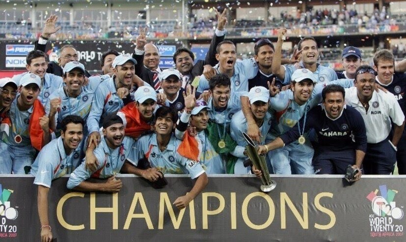 Dhoni sprang a surprise by handing the ball to the inexperienced Joginder Sharma. Haq sent Sharma’s second ball for a six and Pakistan were at the brink of glory. However, he misjudged the next ball and played the scoop, but it ended up in the hands of Sreesanth and India registered a memorable win by five runs. (Image: Twitter/Gautam Gambhir)