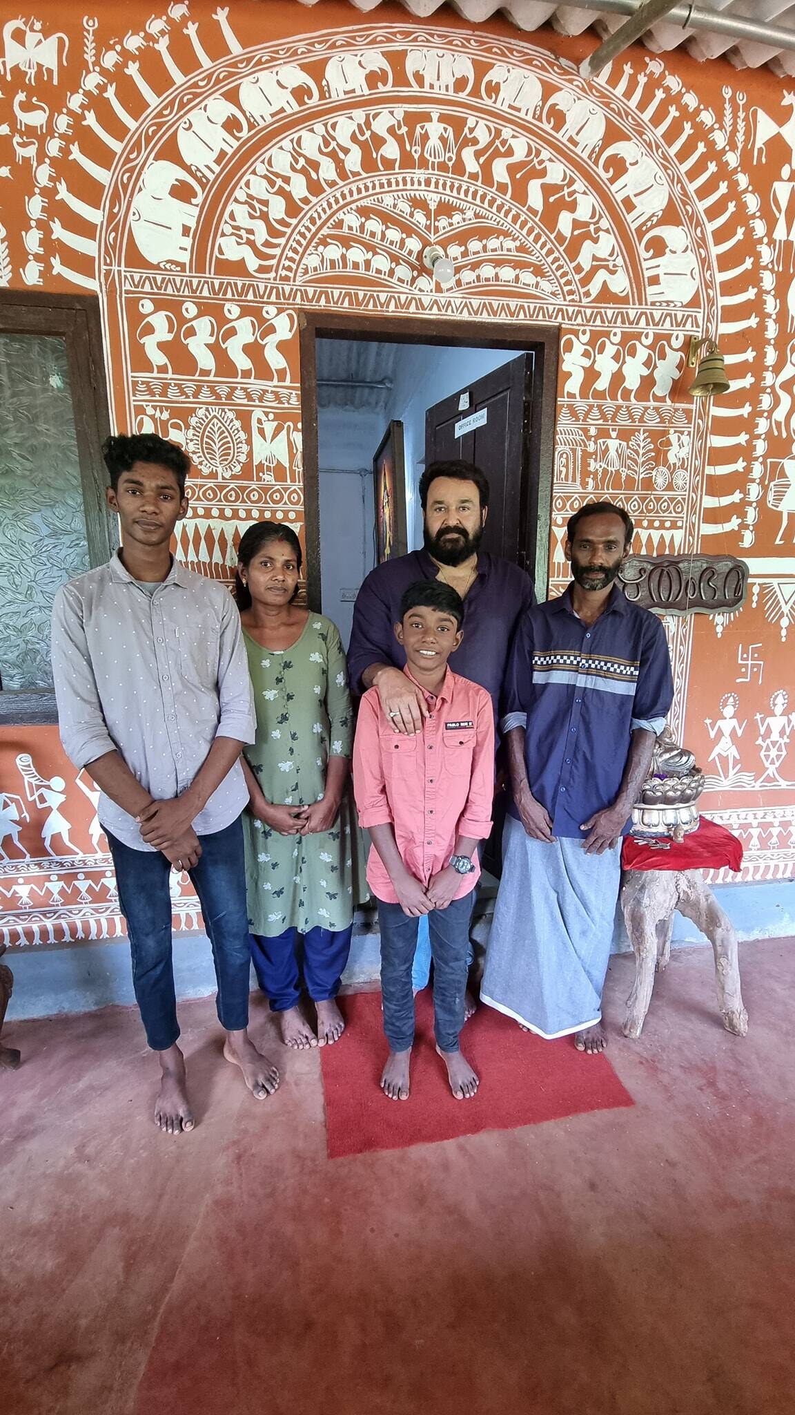 പ്രാതലിന് എന്ത് കരുതണമെന്നു ചോദിച്ചപ്പോള് ഏയ് ഒന്നും കരുതണ്ട കഞ്ഞി എങ്കില് കഞ്ഞി, എനിക്കുവേണ്ടി ഒന്നും ഒരുക്കണ്ട എന്നായിരുന്നു അദ്ദേഹത്തിന്റെ മറുപടി