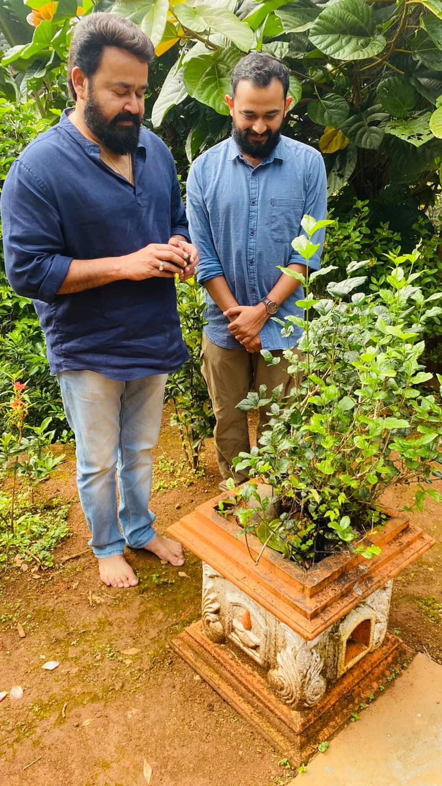 പ്രാതലിന് എന്ത് കരുതണമെന്നു ചോദിച്ചപ്പോള് ഏയ് ഒന്നും കരുതണ്ട കഞ്ഞി എങ്കില് കഞ്ഞി, എനിക്കുവേണ്ടി ഒന്നും ഒരുക്കണ്ട എന്നായിരുന്നു അദ്ദേഹത്തിന്റെ മറുപടി