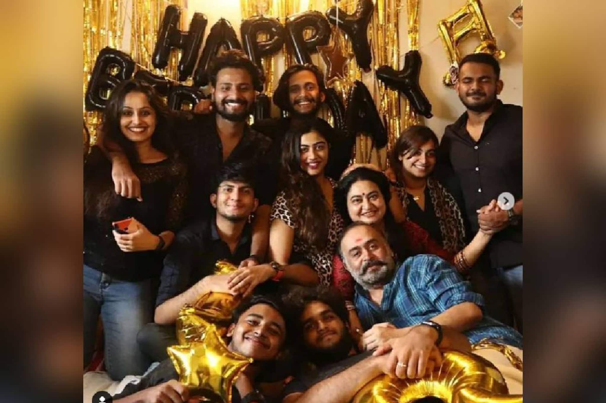 മകളുടെ പിറന്നാൾ കെങ്കേമമാക്കി ബിന്ദു പണിക്കരും സായ്കുമാറും