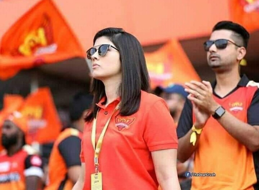  മുന്‍ ചാമ്പ്യന്മാരായ സണ്‍റൈസേഴ്‌സ് ഹൈദരാബാദിന്റെ മല്‍സരങ്ങളില്‍ സ്റ്റേഡിയത്തിലെ സ്ഥിരം സാന്നിധ്യമായിരുന്നു കാവ്യ മാരന്‍. എന്നാല്‍ ഈ സുന്ദരി ചില്ലറക്കാരിയല്ല. സൺറൈസേഴ്‌സ് ടീമിന്റെ ഉടമയായ കലാനിധി മാരന്റെ മകളായ കാവ്യ സണ്‍റൈസേഴ്‌സ് ഹൈദരാബാദ് ഫ്രാഞ്ചൈസിയുടെ സിഇഒ കൂടിയാണ്