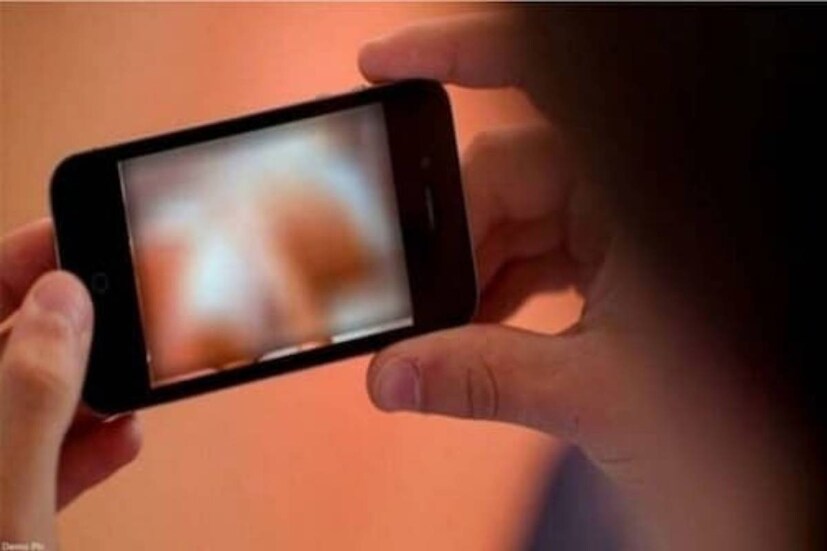  ഫെയ്‌സ്ബുക്ക് ലൈവ് എങ്ങനെയാണ് തുടങ്ങിയതെന്ന് അറിയില്ലെന്നും 46 പേർ തങ്ങളുടെ സ്വകാര്യ നിമിഷങ്ങൾ കണ്ടെന്നും യുവതി പറഞ്ഞു. സുഹൃത്തുക്കളിലൊരാൾ അവരെ വിളിച്ച് മുഴുവൻ സാഹചര്യവും വിശദീകരിച്ചു, അതിനുശേഷം അവർ സ്ട്രീമിംഗ് സ്വിച്ച് ഓഫ് ചെയ്തു