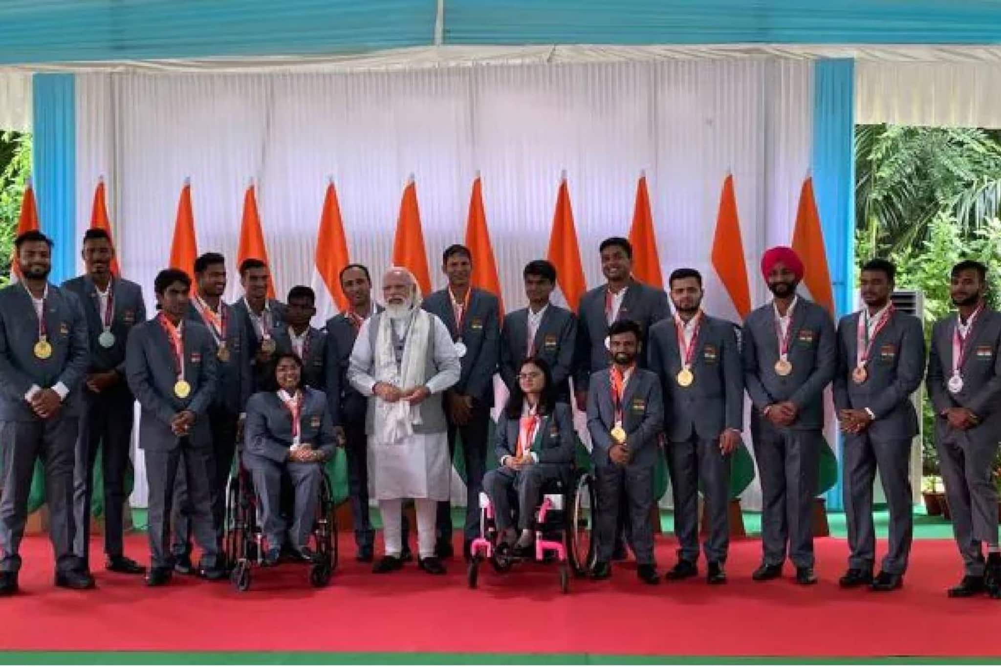 'മെഡൽ പേ ചർച്ച'; ഇന്ത്യൻ പാരാലിമ്പിക് താരങ്ങളെ കണ്ട് പ്രധാനമന്ത്രി നരേന്ദ്ര മോദി