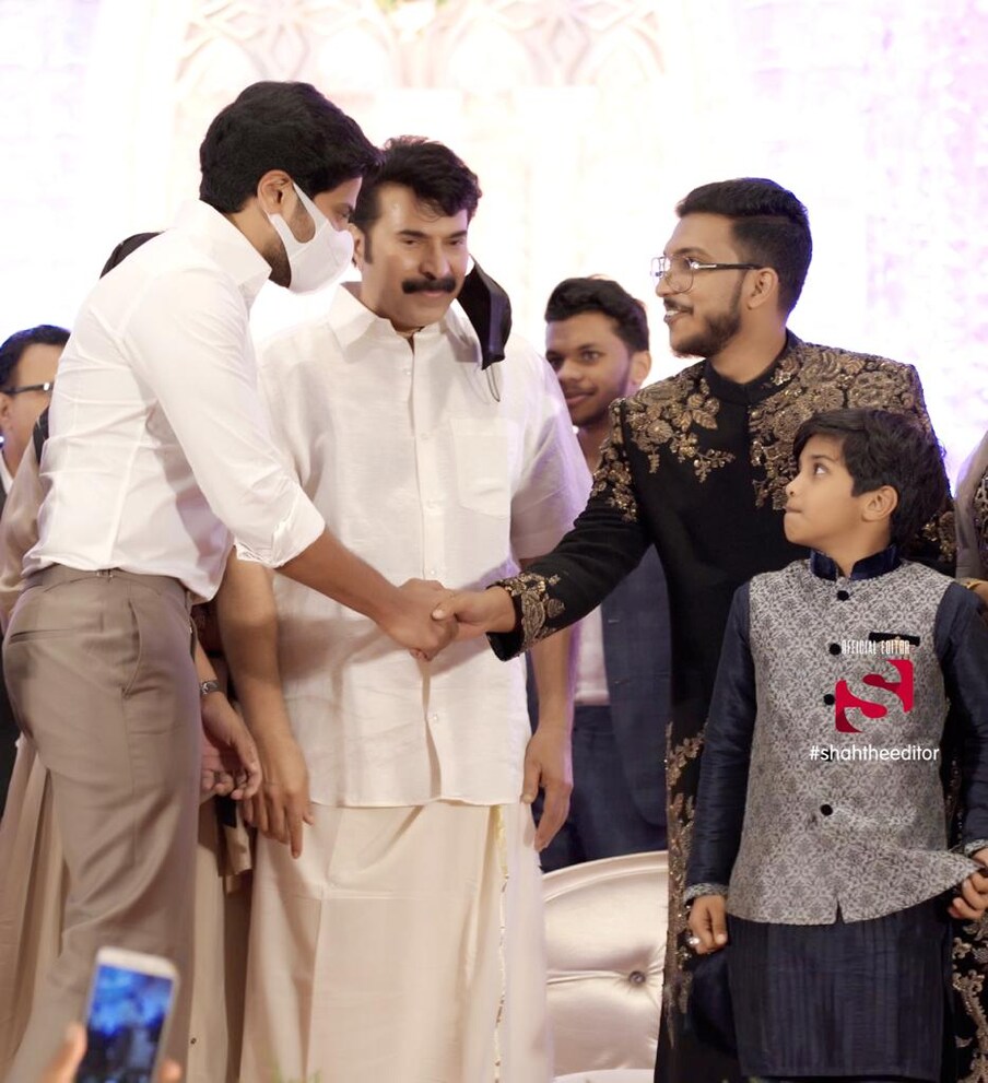  വൈറ്റ് ഷർട്ടിലാണ് ഇരുവരും വിവാഹത്തിൽ പങ്കെടുക്കാൻ എത്തിയത്. ഇതിന്റെ വീഡിയോകളും ചിത്രങ്ങളും ഇതിനോടകം സമൂഹമാധ്യമങ്ങളിൽ വൈറലായി കഴിഞ്ഞു.
