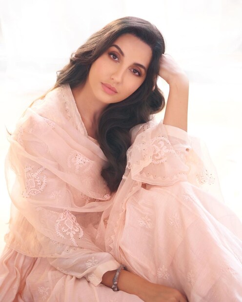 Nora Fatehi looks gorgeous in the pastel coloured dupatta. 
