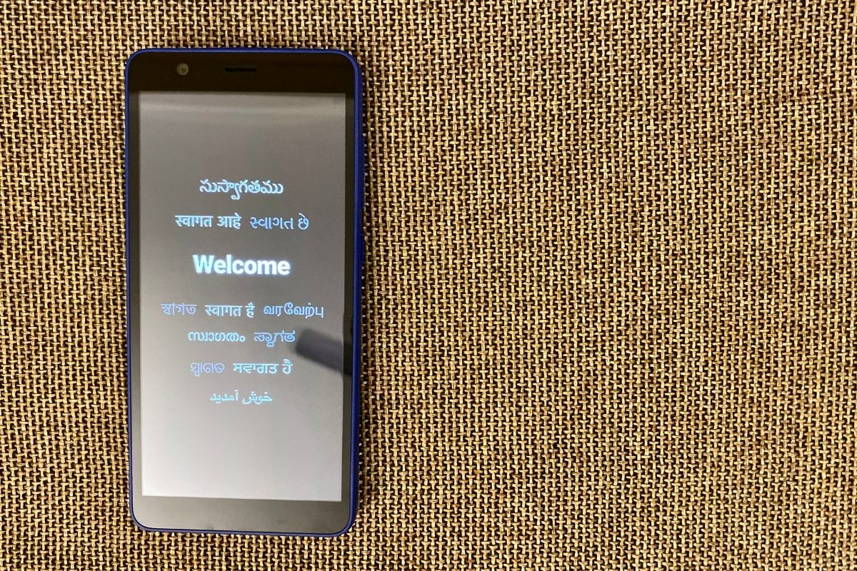  JioPhone Next- ഒന്നിലധികം പ്രാദേശിക ഭാഷകൾ സപ്പോർട്ട് ചെയ്യും. ചിലതിൽ ബംഗ്ലാ, ഹിന്ദി, ഉറുദു, കന്നഡ എന്നിവയും മറ്റും ഉൾപ്പെടുന്നു.  (Image: Soumyadip Choudhury / News18)