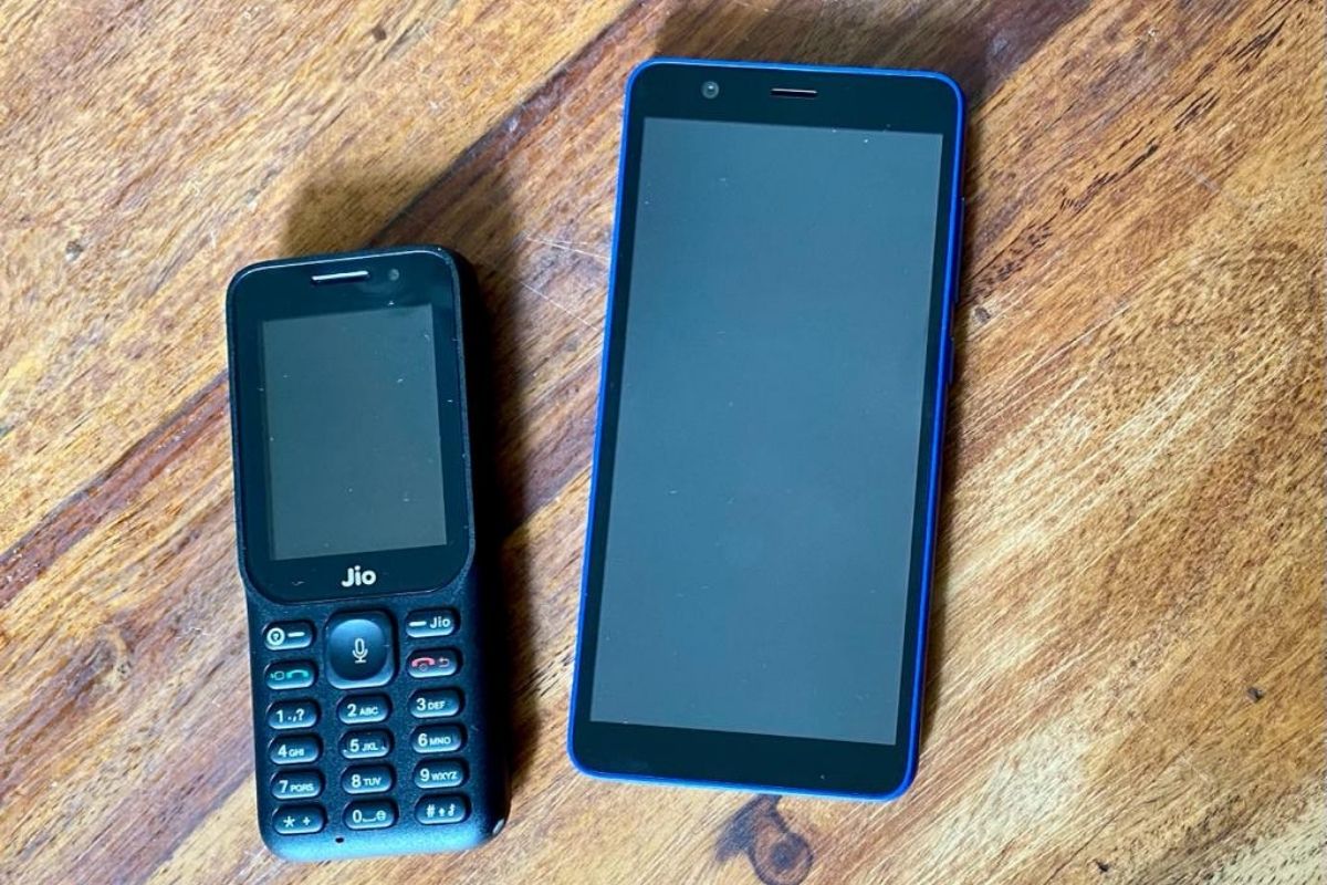   പഴയ-തലമുറ ജിയോഫോണും ഏറ്റവും പുതിയ JioPhone നെക്സ്റ്റ് നോക്കൂ. ,[object Object],DISCLAIMER: Network18 and TV18 – the companies that operate news18.com – are controlled by Independent Media Trust, of which Reliance Industries is the sole beneficiary.