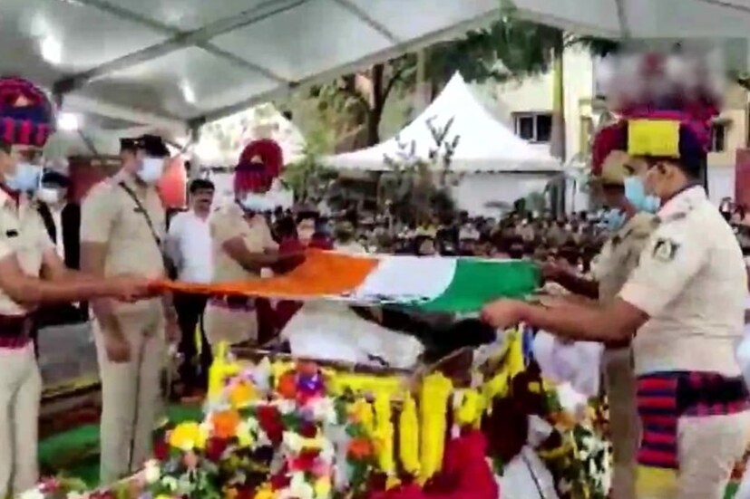Puneeth Rajkumar last Rites Emotional Moments
