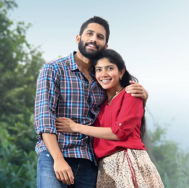  ചിത്രത്തിൽ സായ് പല്ലവിയുടെ നൃത്തം കണ്ട് തെലുങ്കിലെ സൂപ്പർതാരങ്ങളടക്കം അഭിനന്ദിച്ചിരിക്കുകയാണ്. പല്ലവിയുടെ നൃത്തം കണ്ട് ആവേശത്തിലായെന്നാണ് സൂപ്പർ താരം മഹേഷ് ബാബു ട്വീറ്റ് ചെയ്തത്.