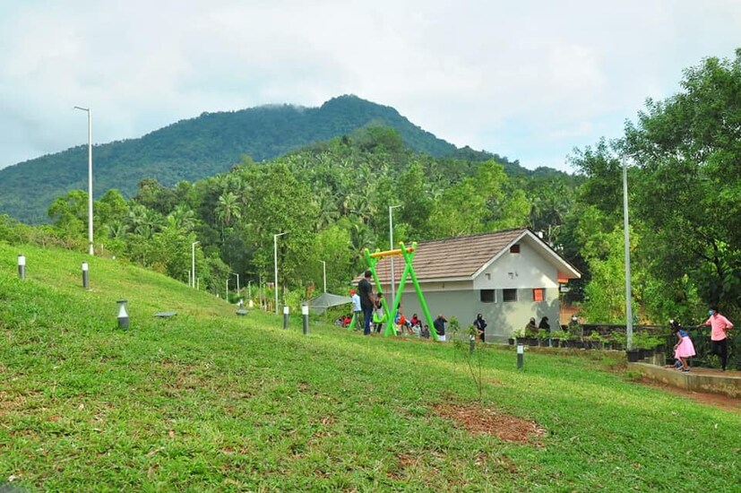  രണ്ടാം ഘട്ടത്തില്‍ ടിക്കറ്റ് കൗണ്ടര്‍, കഫ്റ്റീരിയ, വാക് വേ, സീറ്റിങ് ആംഫി തീയേറ്റര്‍, ഗ്രീന്‍ റൂം, മാലിന്യ സംസ്‌കരണ സംവിധാനം, കുട്ടികളുടെ പാര്‍ക്ക്, ബോട്ട് ജെട്ടി, ലാന്‍ഡ് സ്‌കേപ്പിങ്, തുടങ്ങിയവയാണ് സഞ്ചാരികള്‍ക്കായി സജ്ജീകരിച്ചിട്ടുള്ളത്.