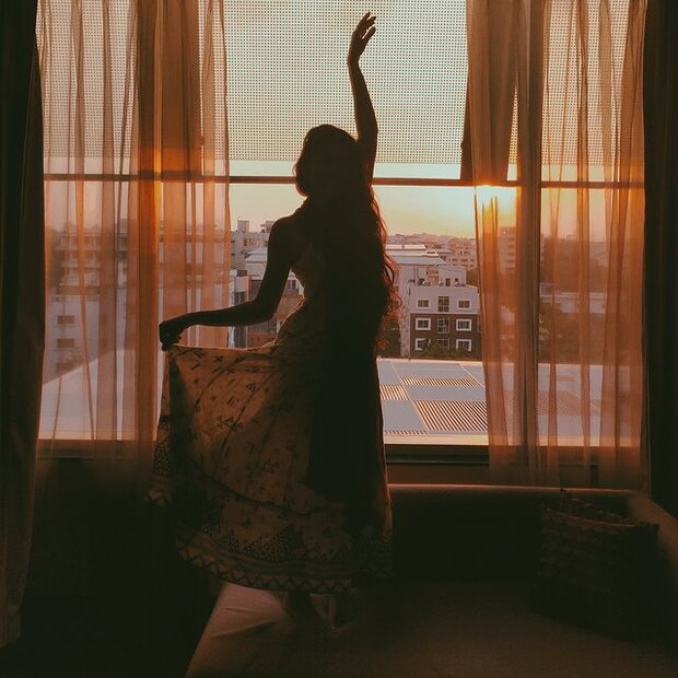  ഇന്നുവരെ ജിമ്മിൽ പോകാത്ത നടിയാണ് സായ് പല്ലവി. ഫിറ്റ്നെസ് നിലനിർത്താൻ ജിം അല്ലാതെ തന്നെ മാർഗമുണ്ട് സായ് പല്ലവിക്ക്. മറ്റൊന്നുമല്ല, ഡാൻസ് തന്നെ.