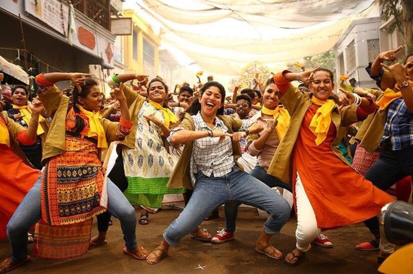  വർക്ക് ഔട്ടിനെക്കാൾ മികച്ച ഫലമാണ് നൃത്തത്തിലൂടെ ലഭിക്കുന്നതെന്നും മുപ്പത് മിനുട്ട് നൃത്തം ചെയ്താൽ 400 കലോറി കുറയ്ക്കാമെന്നാണ് വിദഗ്ധർ പറയുന്നത്.