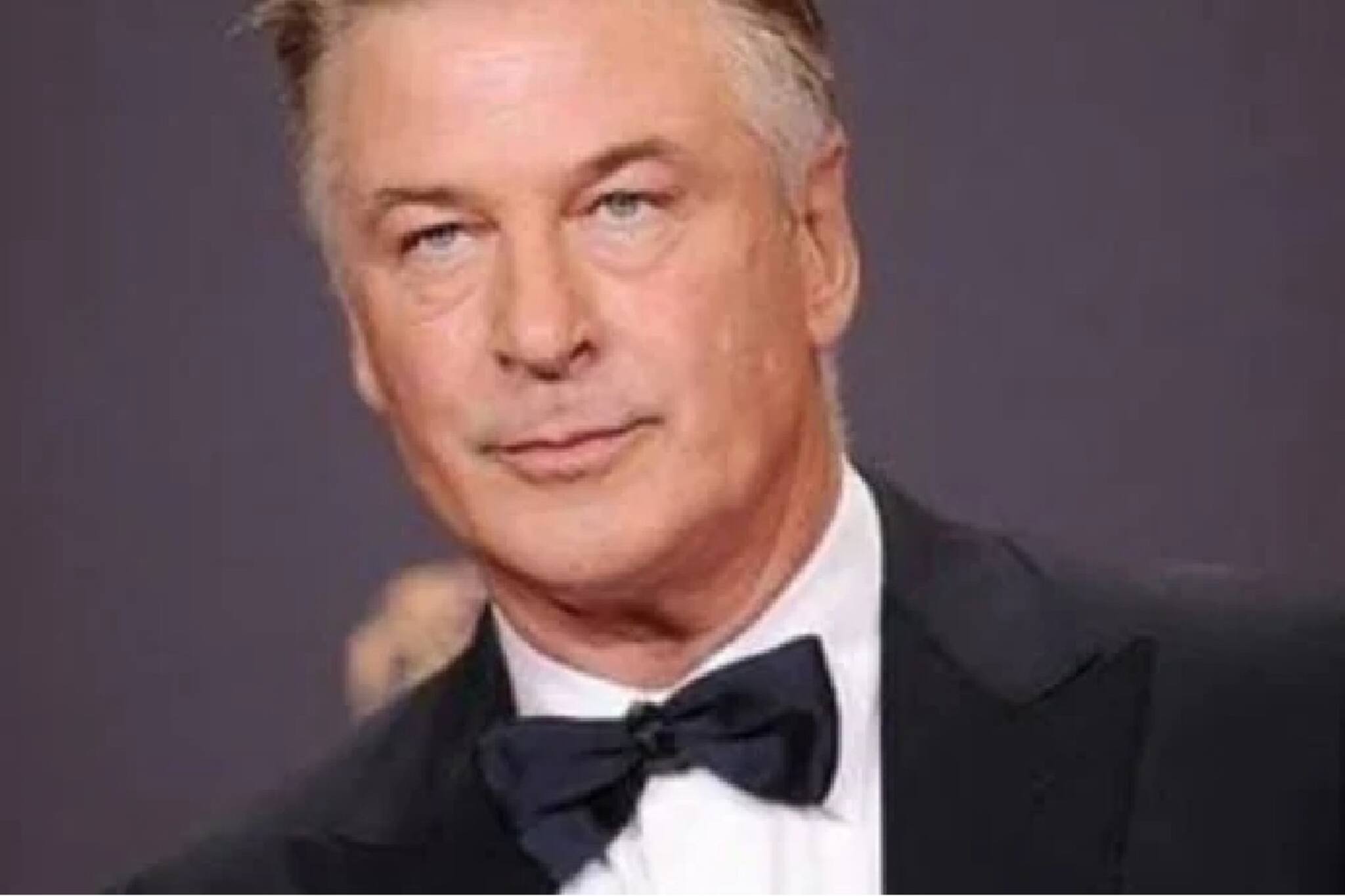 ഷൂട്ടിങ്ങിനിടെ നടന്റെ വെടിയേറ്റ് ഛായാഗ്രാഹക മരിച്ചു; സംവിധായകന് പരിക്ക്