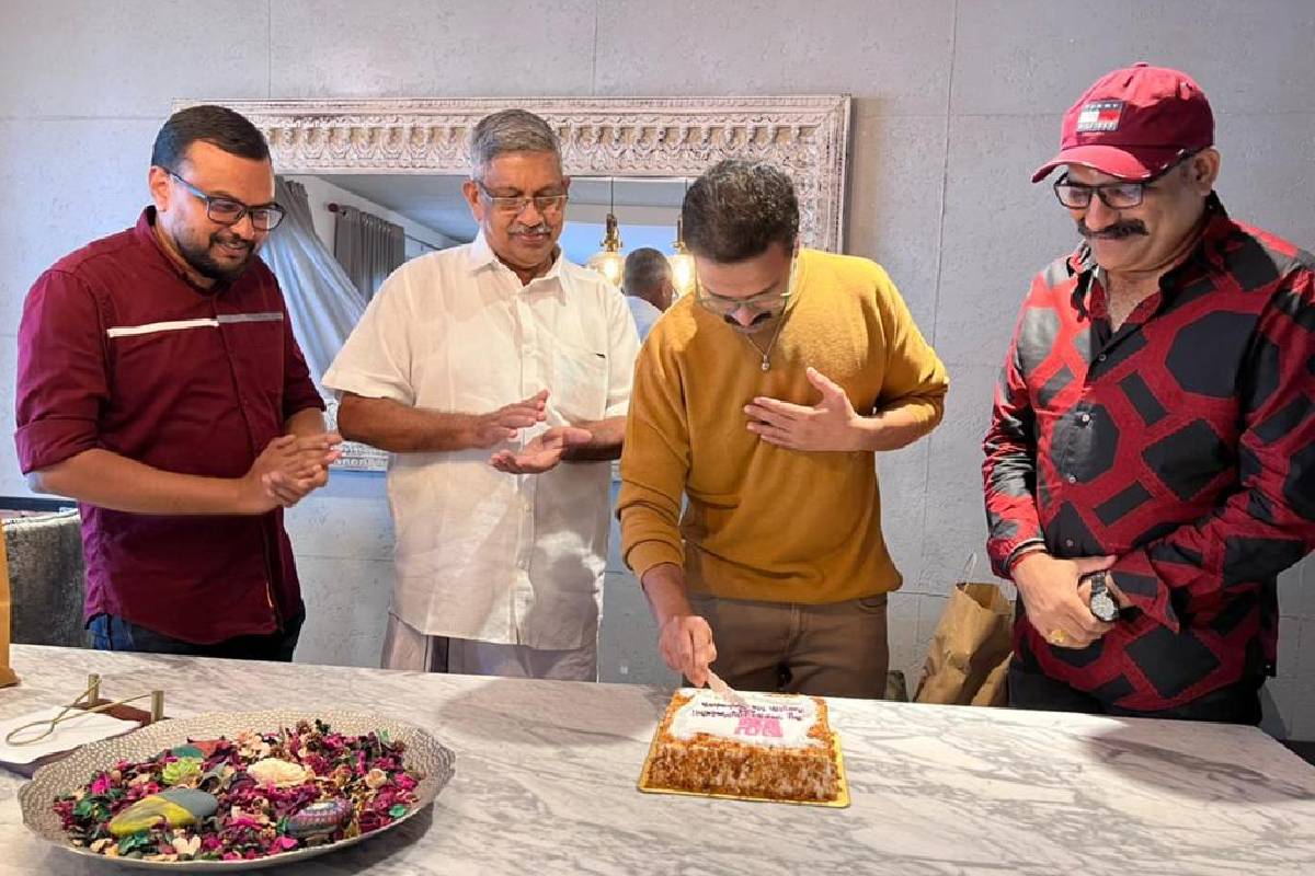 'വെള്ളം' സിനിമയുടെ ടീമിനൊപ്പം പുരസ്‌കാര വിജയം ആഘോഷിച്ച് ജയസൂര്യ