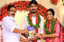 സ്ത്രീധനത്തിന് എതിരേ സന്ദേശം; സമ്മാനമായി പുസ്തകങ്ങൾ നൽകി വേറിട്ടൊരു കല്യാണം