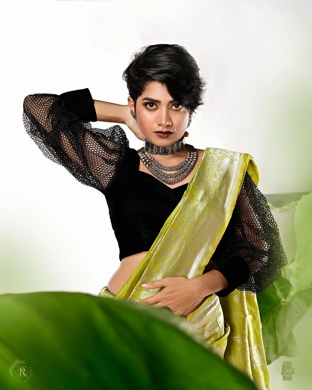  സെലിബ്രിറ്റി ഫോട്ടോഗ്രാഫറുടെ വിവാഹത്തിൽ അനാർക്കലി, പ്രിയ വാര്യർ, സാനിയ അയ്യപ്പൻ എന്നിവരുടെ സാന്നിധ്യവും ആഘോഷ ചിത്രങ്ങളും സോഷ്യൽ മീഡിയയിൽ വൈറലായായി മാറിയിരുന്നു (ചിത്രം: ഇൻസ്റ്റഗ്രാം)
