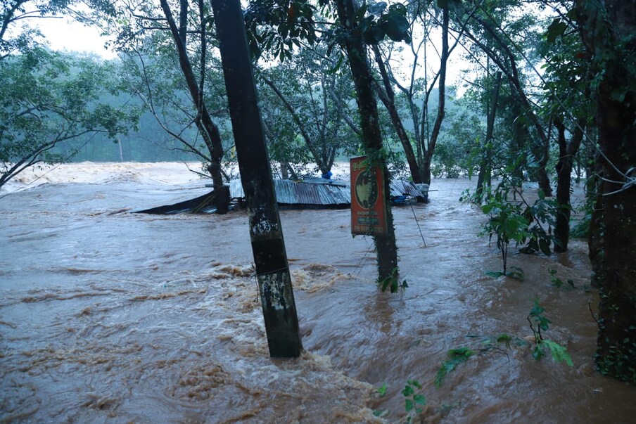  കനത്ത മഴയിൽ മലയോര പ്രദേശങ്ങളിൽ കനത്ത നാശനഷ്ടം. കാഞ്ഞിരപ്പള്ളി പഴയിടത്ത് നിന്നുള്ള ദൃശ്യം.
