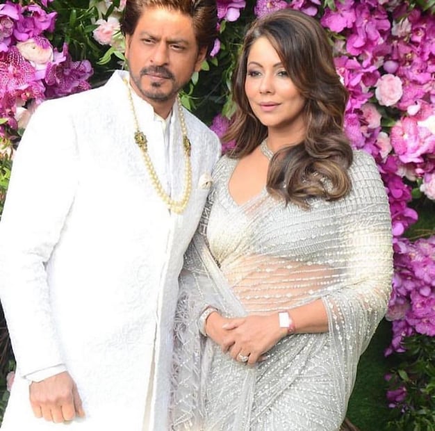 Shah Rukh Khan and Gauri Khan kills in traditional look. 