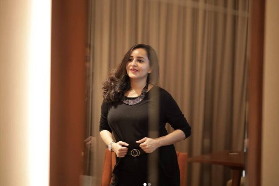  സെലിബ്രിറ്റികളുടെ ഇടയിൽ തീർത്തും വ്യത്യസ്തയായ താരമാണ് നടി ഭാമ . കുഞ്ഞ് പിറന്ന ശേഷമോ അതിനു മുൻപോ കുഞ്ഞിന്റെ സ്വകാര്യതയിൽ ഇടപെടുന്ന വിവരങ്ങളോ ചിത്രങ്ങളോ ഒന്നും തന്നെ ഭാമ സോഷ്യൽ മീഡിയയിൽ പോസ്റ്റ് ചെയ്തിരുന്നില്ല. അതുപോലെ തന്നെയായിരുന്നു നടി മിയ ജോർജും. ഇരുവരെയും ഇക്കാര്യത്തിൽ ആരാധകർ പ്രശംസിക്കുകയും ചെയ്തു