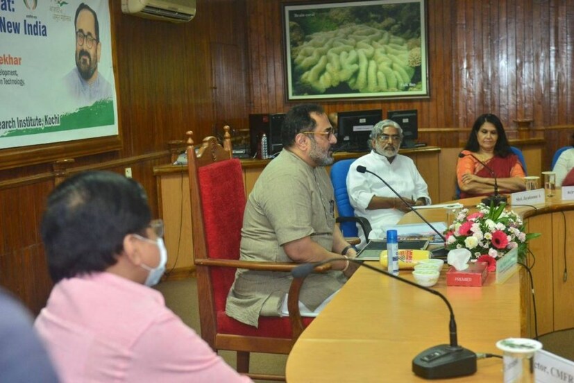  മറ്റ് രാജ്യങ്ങളില്‍ നിന്ന് വ്യത്യസ്തമായി, സ്വയം പര്യാപ്തതയിലൂന്നിയ വാക്‌സിന്‍ ഉല്‍പാദനം, ആരോഗ്യ രംഗത്തെ പശ്ചാത്തലസൗകര്യ വികസനം തുടങ്ങിയവക്ക് പ്രാധാന്യം നല്‍കിയുള്ള നയരൂപീകരണങ്ങളാണ് കേന്ദ്ര സര്‍ക്കാര്‍ മഹാമാരിക്കാലത്ത് കൈക്കൊണ്ടത്.