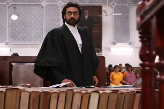 ചിത്രത്തിലെ കഥാപാത്രങ്ങളെ പോലെ തന്നെ വളരെയധികം ശ്രദ്ധ നേടിയ ഒന്നായിരുന്നു കോടതി