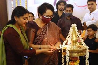 'സന്തോഷം' സിനിമയുടെ പൂജാവേളയിൽ നിന്നും 'സന്തോഷം' സിനിമയുടെ പൂജാവേളയിൽ നിന്നും