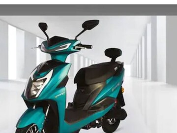 greta_scooter