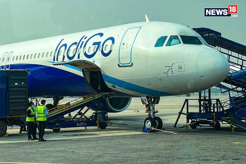  പ്രമുഖ എയര്‍ലെനായ ഇന്‍ഡിഗോ (indigo) 2 മണിക്കൂറില്‍ താഴെ ദൈര്‍ഘ്യമുള്ള (less than 2 hour duration) വിമാനങ്ങളില്‍ ഭക്ഷണ വിതരണം പുനഃരാരംഭിച്ചു. എല്ലാ ആഭ്യന്തര വിമാനങ്ങളിലും (domestic flights) ഭക്ഷണം വിതരണം പുനഃരാരംഭിക്കാൻ വ്യോമയാന മന്ത്രാലയം വിമാനക്കമ്പനികള്‍ക്ക് അനുമതി നല്‍കിയതിനെ തുടര്‍ന്നാണ് തീരുമാനം. കോവിഡ് 19 (covid 19) മഹാമാരി കാരണം ഏപ്രില്‍ 15 മുതല്‍ രണ്ട് മണിക്കൂറില്‍ താഴെ ദൈര്‍ഘ്യമുള്ള വിമാനത്തിനുള്ളില്‍ ഭക്ഷണം നല്‍കാന്‍ എയര്‍ കാരിയറുകളെ അനുവദിച്ചിരുന്നില്ല.