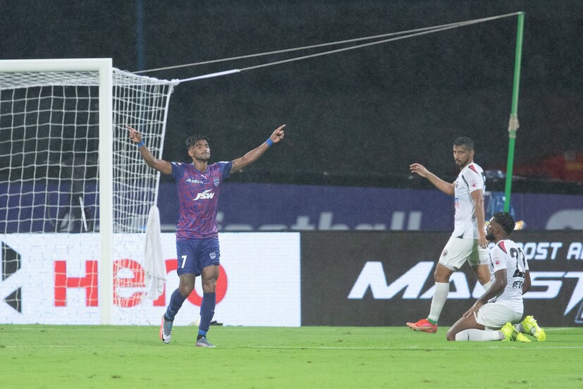  എന്നാൽ കളിയുടെ ഗതി തിരിച്ചുകൊണ്ട് 42-ാം മിനിറ്റില്‍ ജയേഷ് റാണ ബെംഗളുരുവിന്റെ മൂന്നാം ഗോൾ നേടിക്കൊണ്ട് അവരുടെ ലീഡ് വർധിപ്പിച്ചു.