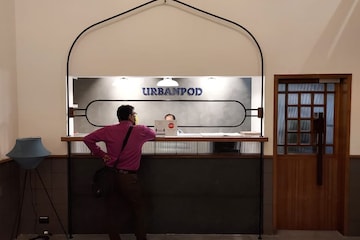 ഇന്ത്യൻ റെയിൽവേയുടെ ആദ്യ പോഡ് ഹോട്ടൽ മുംബൈയിൽ പ്രവർത്തനം ആരംഭിച്ചു; അറിയേണ്ടതെല്ലാം