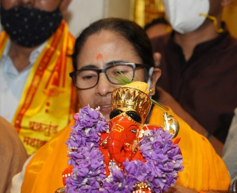  ഏ​പ്രി​ലി​ൽ ന​ട​ക്കു​ന്ന ബം​ഗാ​ൾ ഗ്ലോ​ബ​ൽ ബി​സി​ന​സ്​​ സ​ബ്​​മി​റ്റിന്റെ ഭാ​ഗ​മാ​യി ന​ഗ​ര​ത്തി​ലെ വ്യ​വ​സാ​യി​ക​ളു​മാ​യി കൂ​ടി​ക്കാ​ഴ്​​ച​യും ന​ട​ത്തും. മു​ഖ്യ​മ​ന്ത്രി​ ഉ​ദ്ധ​വ്​ താ​ക്ക​റെ​യു​മാ​യി കൂ​ടി​ക്കാ​ഴ്​​ച ന​ട​ത്താ​നി​രു​ന്ന​താ​ണ്. എ​ന്നാ​ൽ, ശ​സ്​​ത്ര​ക്രി​യ​ക്ക്​ ശേ​ഷം വി​ശ്ര​മ​ത്തി​ലാ​യ​തി​നാ​ൽ ഒ​ഴി​വാ​ക്കു​ക​യാ​യി​രു​ന്നു. Credits: News18