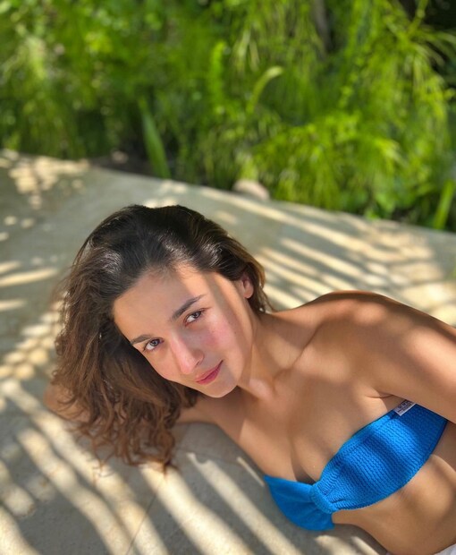 Alia Bhatt looks sexy in the blue bandeau top. 