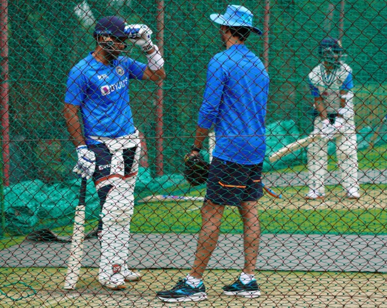 Batting coach Vikram Rathour speaking with all-rounder Hanuma Vihari during India's training session in Centurion