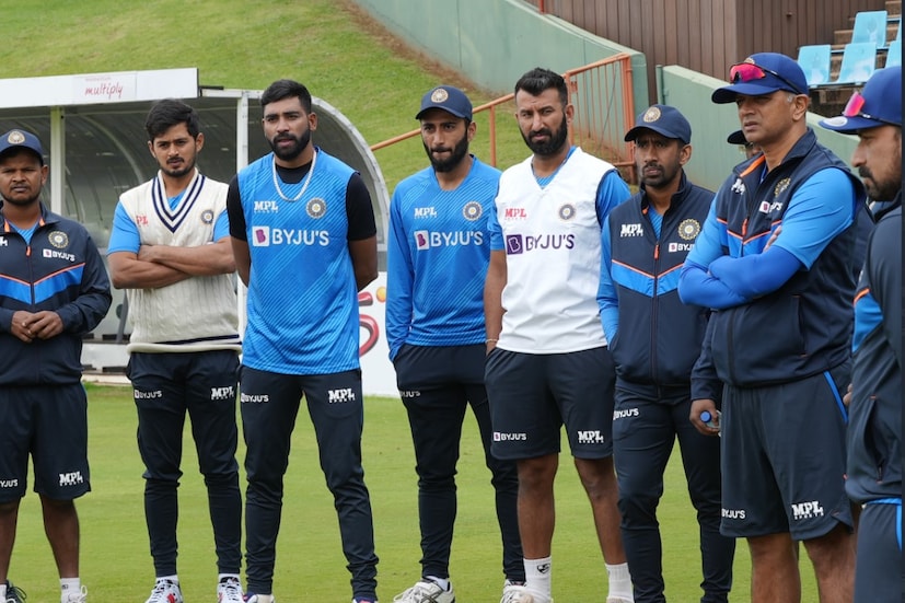 Indian players with head coach Rahul Dravid during India's training session in Centurion