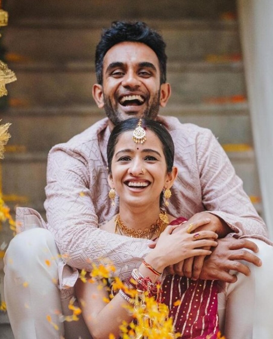  ഇന്ത്യൻ ഓൾറൗണ്ടർ ജയന്ത് യാദവും കാമുകി ദിഷ ചൗളയും തമ്മിലുള്ള വിവാഹം ഫെബ്രുവരി 16 ന് നടന്നു.