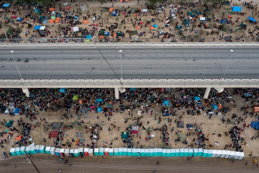 Some thousands of migrants take shelter as they await to be processed near the Del Rio International Bridge after crossing the Rio Grande river into the U.S. from Ciudad Acuna in Del Rio, Texas, U.S., on September 18. (Image: REUTERS/Adrees Latif)