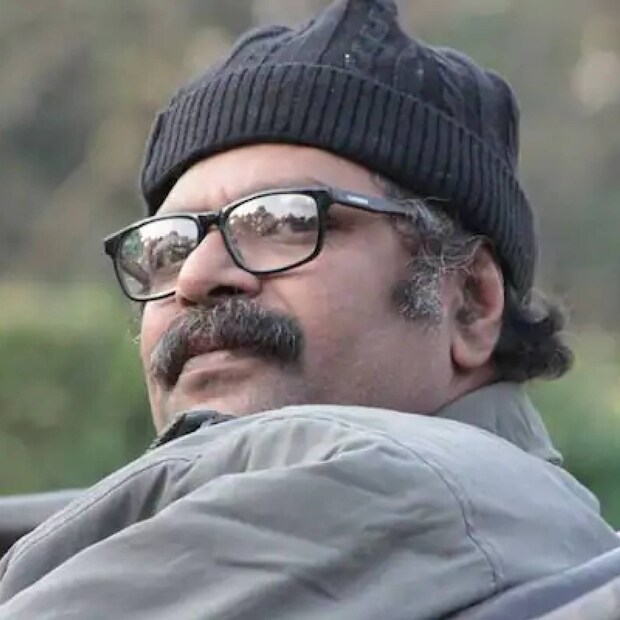 ഇപ്പോഴത്തെ മലപ്പുറം ജില്ലയിലെ ഒരു പ്രമുഖ കുടുംബത്തിലെ അംഗങ്ങളായ രാമസിംഹൻ, സഹോദരൻ ദയാസിംഹൻ അഥവാ നരസിംഹൻ, ദയാസിംഹന്റെ ഭാര്യ കമല എന്നിവർ 1947 ഓഗസ്റ്റ് 2-ന് കൊല്ലപ്പെട്ടിരുന്നു. ഹിന്ദുമതത്തിലേക്ക് പരിവർത്തനം ചെയ്ത തീരുമാനമാണ് മരണത്തിന് കാരണമെന്ന് ആരോപണമുണ്ട്