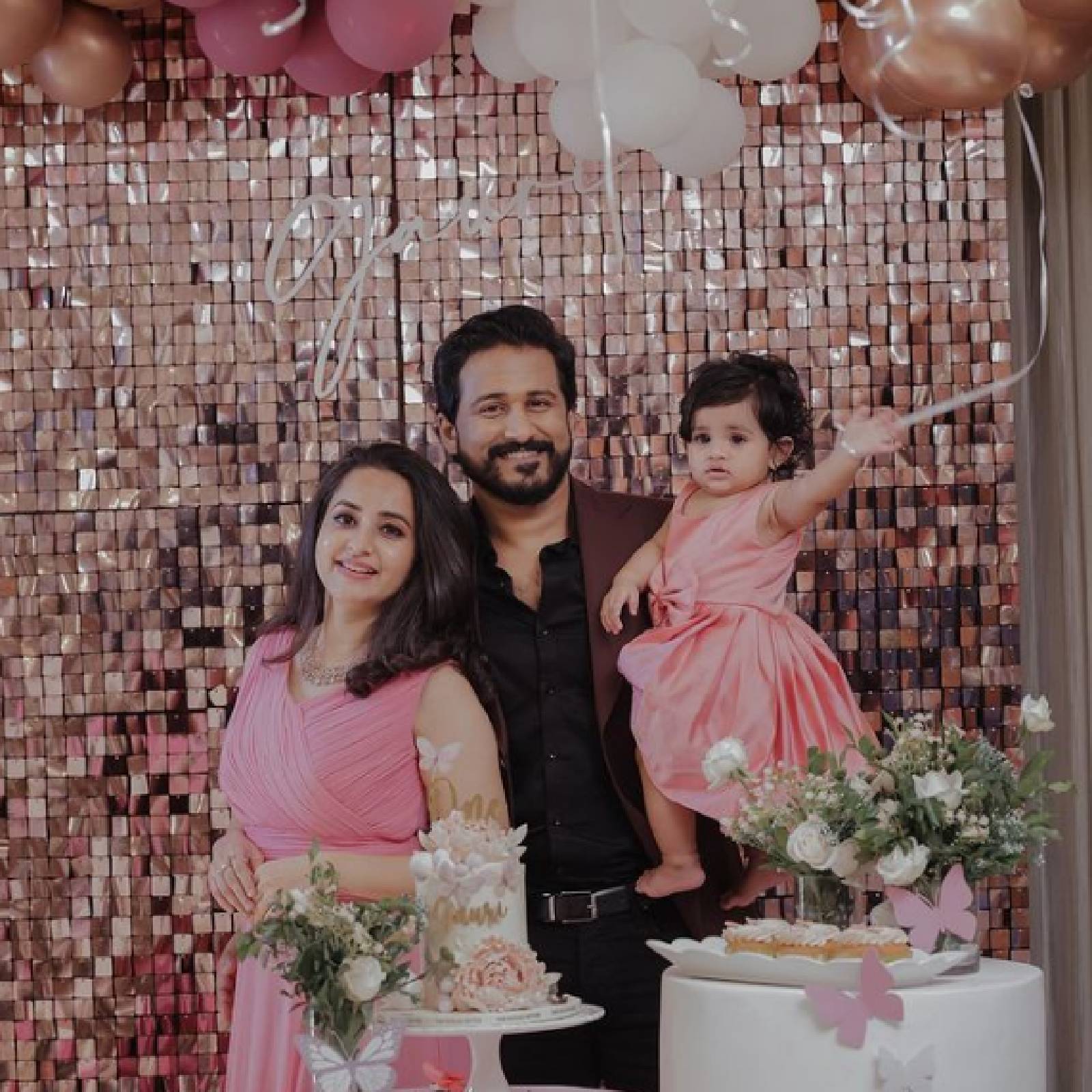  കുഞ്ഞ് പിറന്ന് മാസങ്ങൾക്കു ശേഷമാണ് ഭാമ കുഞ്ഞിന്റെ വിവരങ്ങൾ മാധ്യമങ്ങൾക്കു കൈമാറിയത്. ഒന്നാം പിറന്നാളു വരെ കുഞ്ഞിന്റെ ചിത്രങ്ങളും പോസ്റ്റ് ചെയ്തിരുന്നില്ല (ഇൻസ്റ്റഗ്രാം)