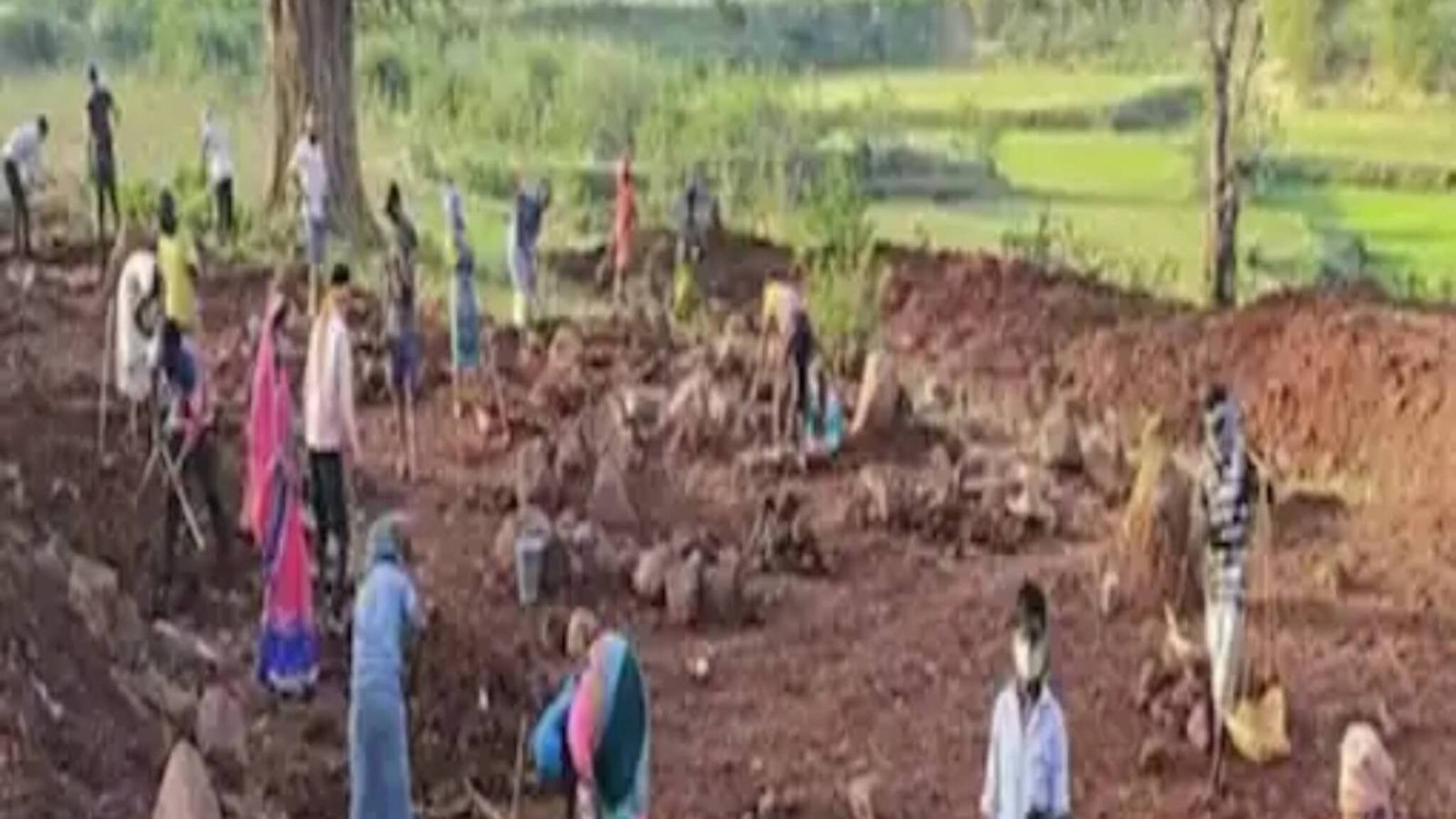 MGNREGA | തമിഴ്‌നാട്ടില്‍ തൊഴിലുറപ്പ് പദ്ധതിയില്‍ ജോലി ചെയ്യുന്നത് 'മരിച്ചവരും'; 11 ലക്ഷം രൂപയുടെ തട്ടിപ്പിനെതിരെ പരാതി