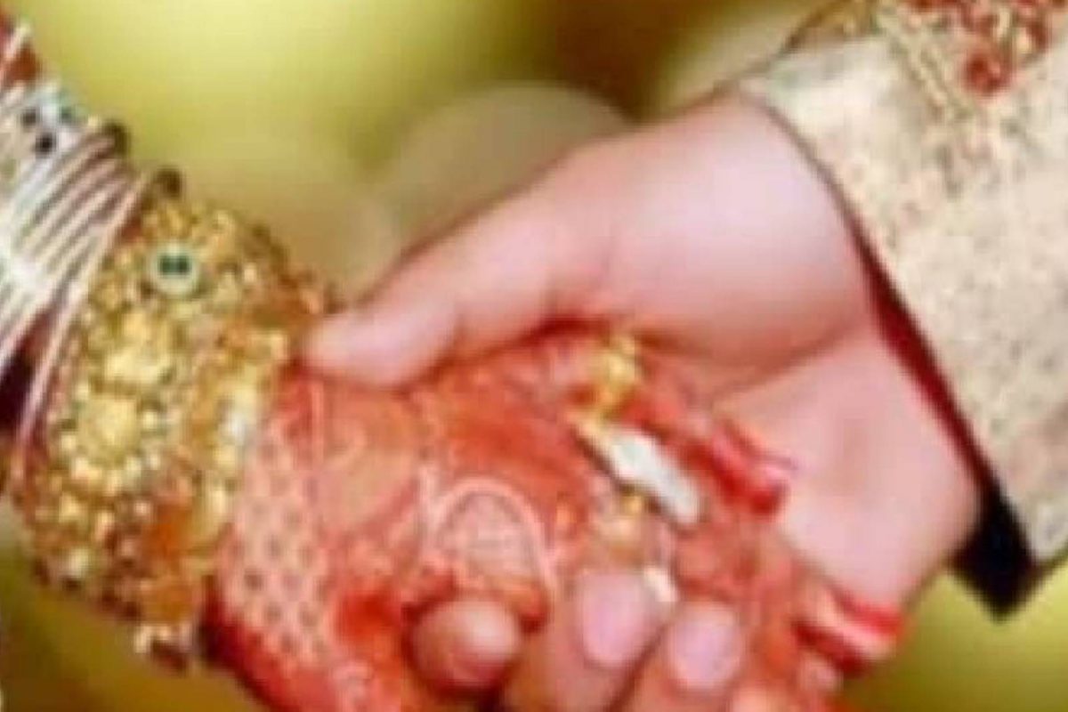 അച്ഛനറിയാതെ പ്രണയവിവാഹം കഴിച്ച മകൾക്ക് വിവാഹച്ചെലവിന് അർഹതയില്ലെന്ന് കുടുംബകോടതി