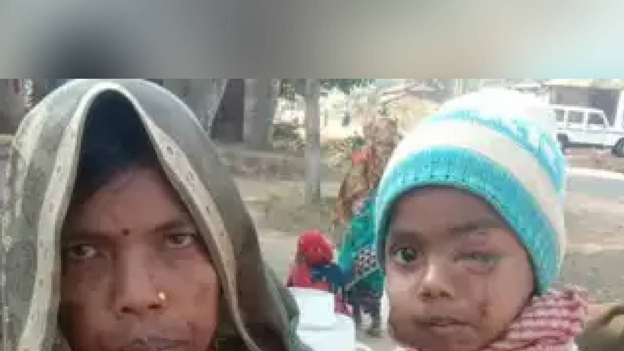 Mother saves child from Leopard | മകനേയും കടിച്ചെടുത്തോടി പുലി; തെല്ലൊന്നാലേിചാക്കാതെ പുലിയെ കീഴടക്കി കുഞ്ഞിനെ രക്ഷിച്ച് അമ്മ