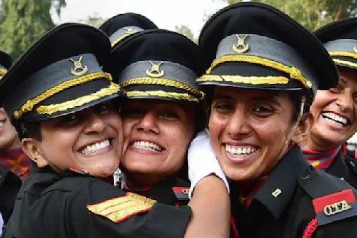 പെൺകുട്ടികൾ ആദ്യമായി പങ്കെടുത്ത എൻഡിഎ പരീക്ഷയിൽ വിജയിച്ച 8,000 പേരിൽ 1002 സ്ത്രീകൾ